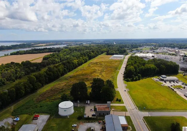 Photo 3 of Land for sale at 3020 Wayne Sullivan Dr, Paducah, KY 42003 | MLS# 26016594 | Listing updated on 2026-07-08