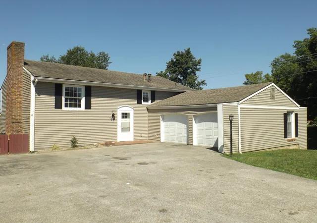 Photo 1 of Sale Pending at 121 Crescent Dr, Mount Sterling, KY 40353 | MLS# 26021114 | Listing updated on 2026-08-06