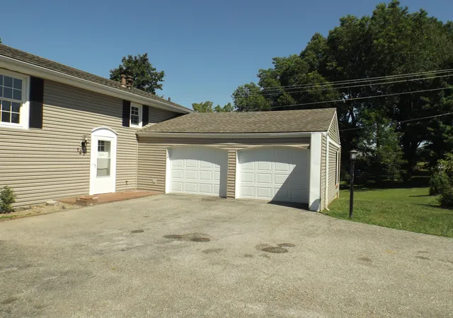 Photo 2 of Sale Pending at 121 Crescent Dr, Mount Sterling, KY 40353 | MLS# 26021114 | Listing updated on 2026-08-06