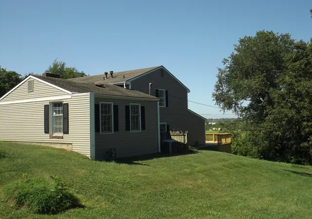 Photo 3 of Sale Pending at 121 Crescent Dr, Mount Sterling, KY 40353 | MLS# 26021114 | Listing updated on 2026-08-06