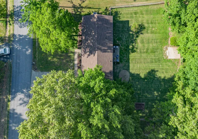 Photo 2 of Single family home for sale at 580 Oakland Cir, Paducah, KY 42003 | MLS# 26014538 | Listing updated on 2026-06-26