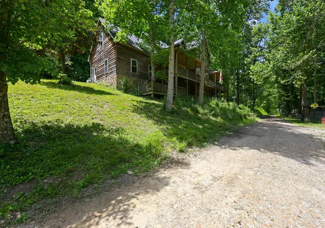 Homes for sale in Bradfordsville, KY | 1840 Pleasant Valley Rd, Bradfordsville, KY 40009 | MLS# 26014564