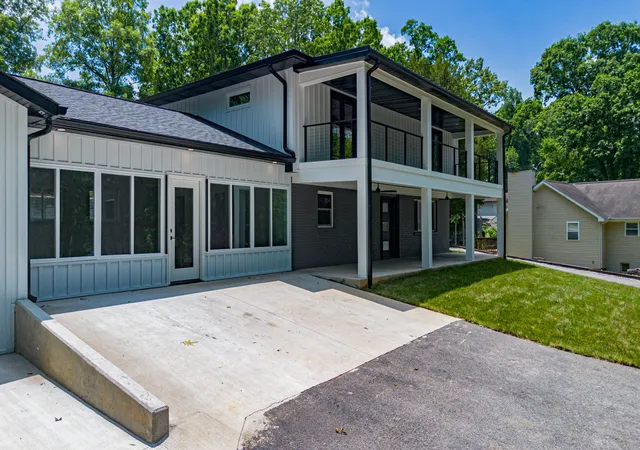 Photo 3 of Single family home for sale at 214 Hickory Hl Ln, Benton, KY 42025 | MLS# 26015088 | Listing updated on 2026-08-13
