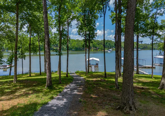 Photo 4 of Single family home for sale at 214 Hickory Hl Ln, Benton, KY 42025 | MLS# 26015088 | Listing updated on 2026-08-13