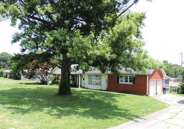 Homes for sale in Frankfort, KY | 145 Seminole Trl, Frankfort, KY 40601 | MLS# 26014542