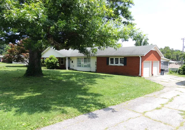 Homes for sale in Frankfort, KY | 145 Seminole Trl, Frankfort, KY 40601 | MLS# 26014542