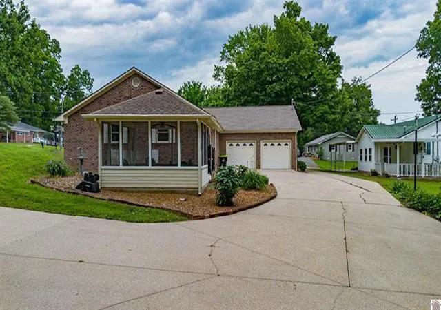 Homes for sale in Bardwell, KY | 84 Orchard St, Bardwell, KY 42023 | MLS# 26014824