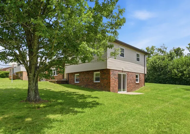 Homes for sale in Berea, KY | 150 Mountain View Dr, Berea, KY 40403 | MLS# 26015057