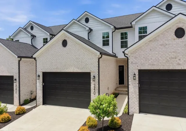 Homes for sale in Versailles, KY | 240 Sugartree Ln, Versailles, KY 40383 | MLS# 26014546