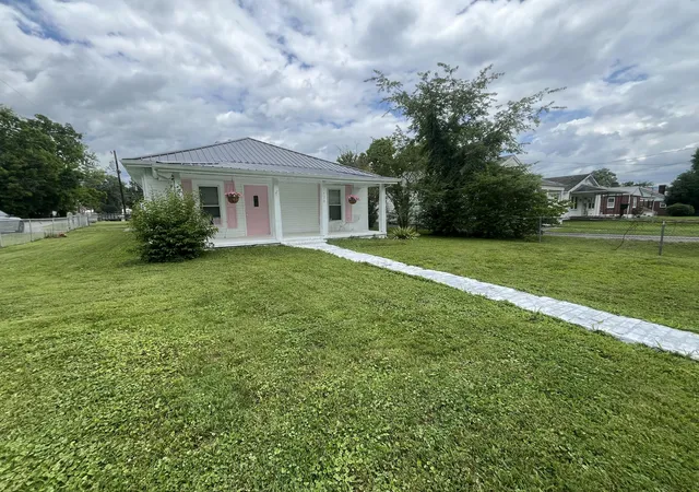 4th image of 1720 Exeter Ave, Middlesboro, KY 40965 | MLS# 26014807