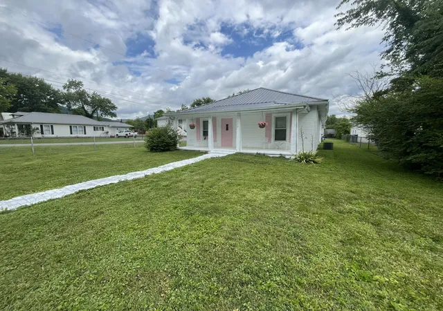 5th image of 1720 Exeter Ave, Middlesboro, KY 40965 | MLS# 26014807