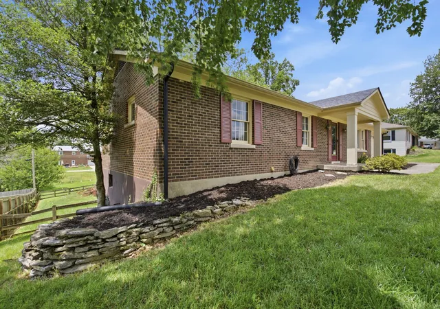 2nd image of 603 S 3rd St, Nicholasville, KY 40356 | MLS# 26014612