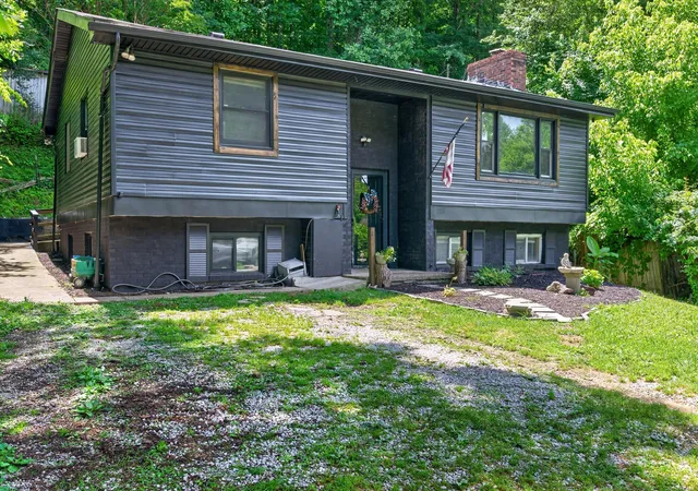 Homes for sale in Mc Kee, KY | 115 Ccc Bottom Rd, Mc Kee, KY 40447 | MLS# 26014652