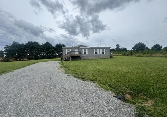 Photo 2 of Single family home for sale at 105 Linkview Rd, Jamestown, KY 42629 | MLS# 26014619 | Listing updated on 2026-07-25