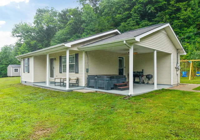 Homes for sale in Manchester, KY | 6723 Ky-1524, Manchester, KY 40962 | MLS# 26014842