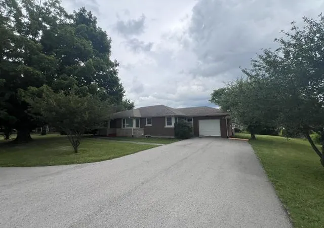 2nd image of 418 Richmond Rd, Berea, KY 40403 | MLS# 26014616