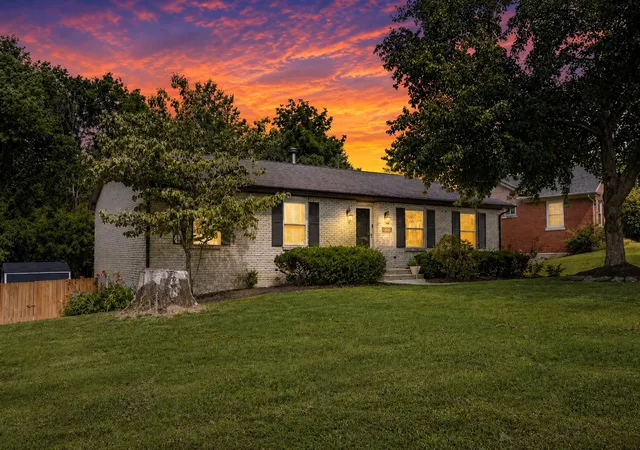 Photo 1 of Single family home for sale at 3483 Lansdowne Dr, Lexington, KY 40517 | MLS# 26014649 | Listing updated on 2026-08-23