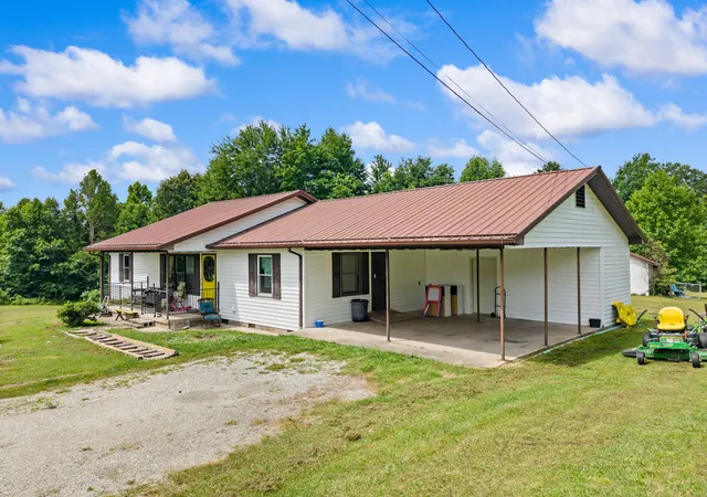 Homes for sale in London, KY | 3492 Hawk Creek Rd, London, KY 40741 | MLS# 26014847