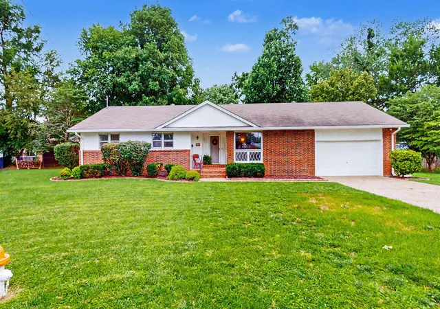 Homes for sale in Murray, KY | 820 Sha Wa Ct, Murray, KY 42071 | MLS# 26014689