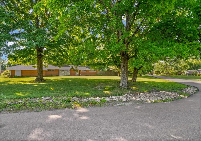 Homes for sale in Hopkinsville, KY | 201 Marietta Dr, Hopkinsville, KY 42240 | MLS# 26014668