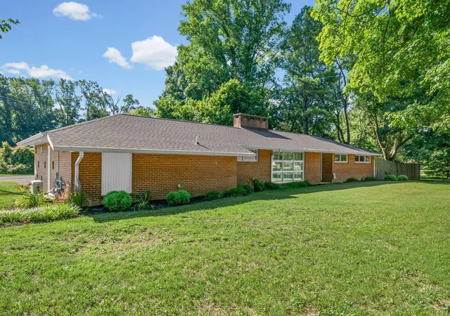 Homes for sale in Hopkinsville, KY | 201 Marietta Dr, Hopkinsville, KY 42240 | MLS# 26014668
