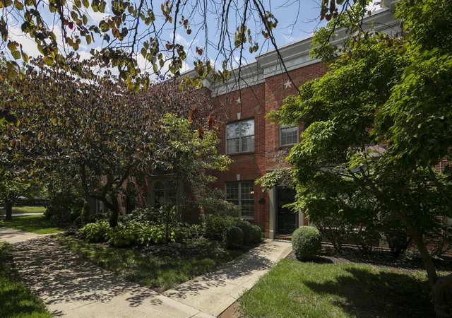 Photo 2 of Sale Pending at 947 Star Shoot Pkwy, Lexington, KY 40509 | MLS# 26015099 | Listing updated on 2026-09-09