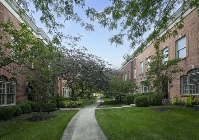 Photo 3 of Sale Pending at 947 Star Shoot Pkwy, Lexington, KY 40509 | MLS# 26015099 | Listing updated on 2026-09-09