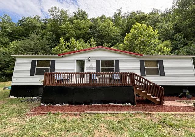 Homes for sale in Manchester, KY | 663 Sol Hollow Rd, Manchester, KY 40962 | MLS# 26014763
