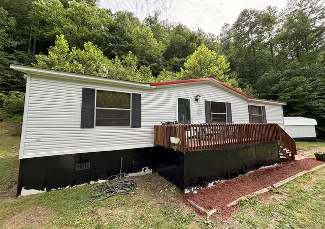 Homes for sale in Manchester, KY | 663 Sol Hollow Rd, Manchester, KY 40962 | MLS# 26014763