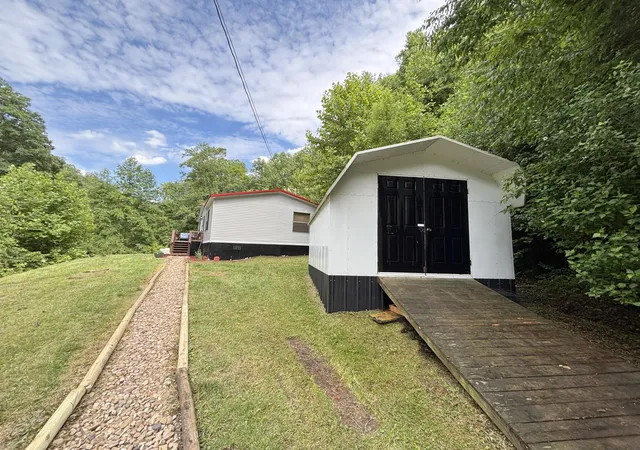 Homes for sale in Manchester, KY | 663 Sol Hollow Rd, Manchester, KY 40962 | MLS# 26014763