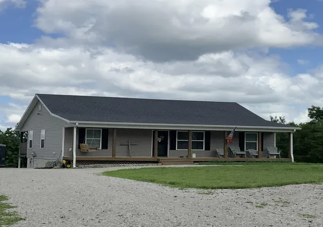 Photo 1 of Single family home for sale at 1160 Dennis Rd, Lawrenceburg, KY 40342 | MLS# 26014721 | Listing updated on 2026-09-16