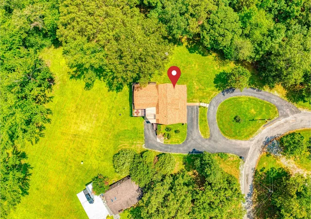 Homes for sale in New Concord, KY | 126 Cranfield Ln, New Concord, KY 42076 | MLS# 26014936