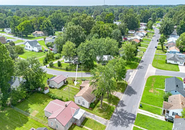 Photo 3 of Sale Pending at 2834 Alabama St, Paducah, KY 42003 | MLS# 26021369 | Listing updated on 2026-09-10