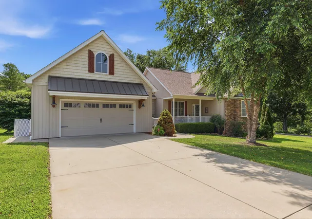 Homes for sale in Paducah, KY | 6560 Candlelight Dr, Paducah, KY 42003 | MLS# 26015860