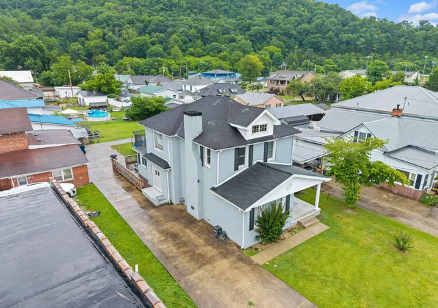 Photo 2 of Single family home for sale at 305 Euclid Ave, Paintsville, KY 41240 | MLS# 26014797 | Listing updated on 2026-10-13