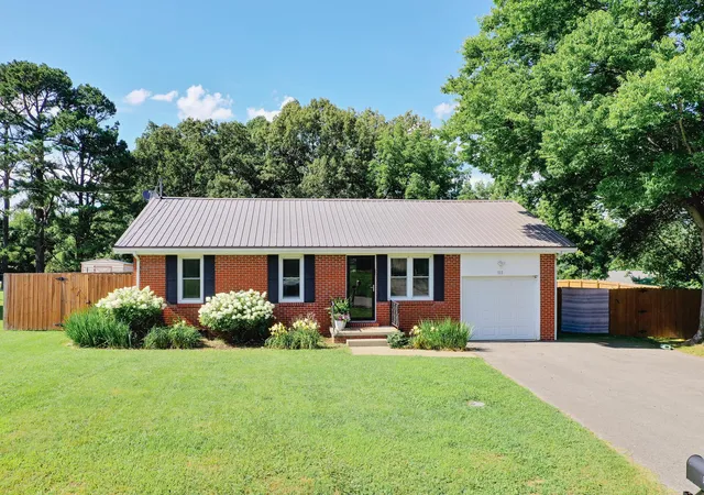 Homes for sale in Princeton, KY | 111 Oak Dr, Princeton, KY 42445 | MLS# 26014770