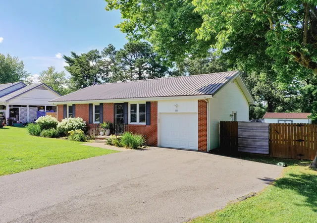 Homes for sale in Princeton, KY | 111 Oak Dr, Princeton, KY 42445 | MLS# 26014770