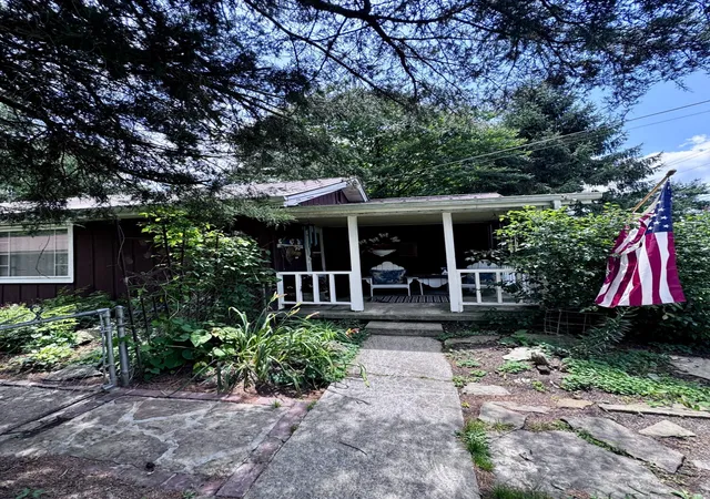 Photo 4 of Sale Pending at 13 Sanderlin Dr, Corbin, KY 40701 | MLS# 26015031 | Listing updated on 2026-09-11