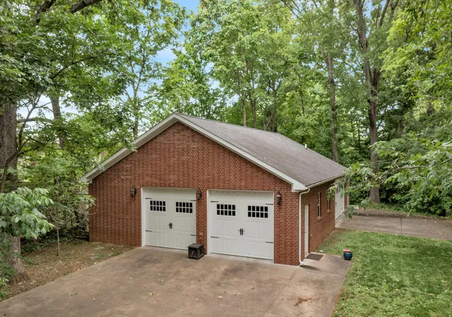 Homes for sale in Murray, KY | 1106 Poplar St, Murray, KY 42071 | MLS# 26014991