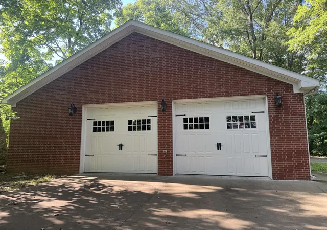 Homes for sale in Murray, KY | 1106 Poplar St, Murray, KY 42071 | MLS# 26014991
