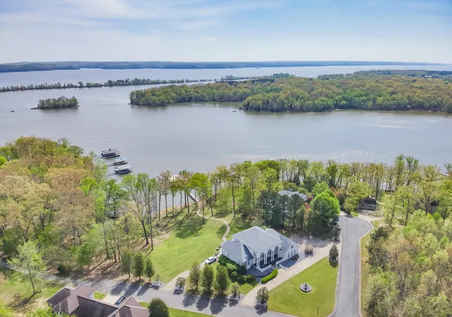 3rd image of 23 Tralee Ct, Benton, KY 42025 | MLS# 26017306