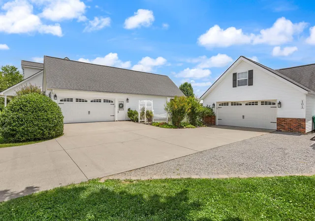 Homes for sale in Hustonville, KY | 101 Ash Rd, Hustonville, KY 40437 | MLS# 26014930