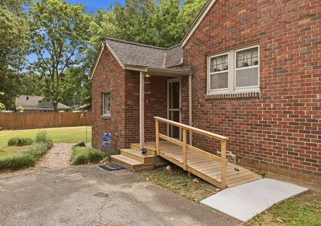 Homes for sale in Murray, KY | 110 N 10Th St, Murray, KY 42071 | MLS# 26014709