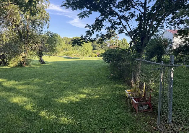 Homes for sale in Russell Springs, KY | 1046 Lakeway Dr, Russell Springs, KY 42642 | MLS# 26014715