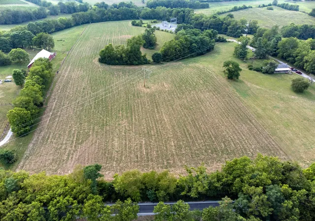 Photo 4 of Sale Pending at 5127 Combs Fry Rd, Winchester, KY 40391 | MLS# 26014732 | Listing updated on 2026-09-16