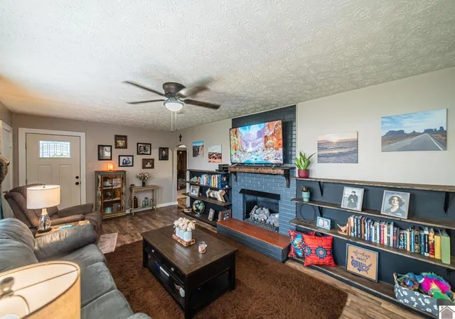 5th image of 1560 Meacham Ln, Paducah, KY 42003 | MLS# 26015356