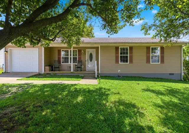 Photo 1 of Single family home for sale at 215 Azalea St, Harrodsburg, KY 40330 | MLS# 26014878 | Listing updated on 2026-06-25