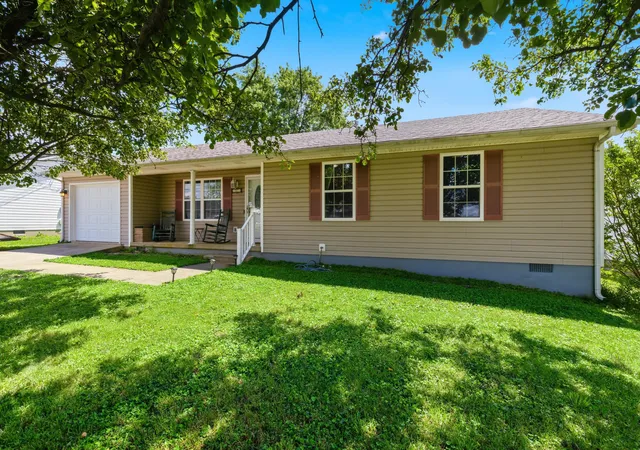 Photo 2 of Single family home for sale at 215 Azalea St, Harrodsburg, KY 40330 | MLS# 26014878 | Listing updated on 2026-06-25