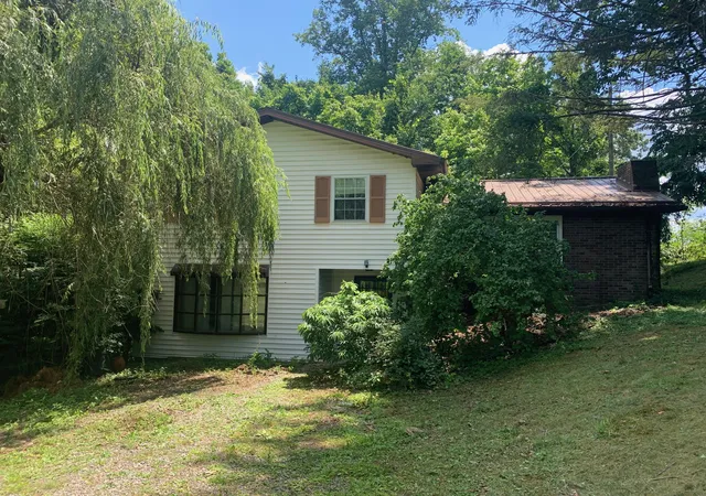 Homes for sale in Whitley City, KY | 60 Grover Whitehead Rd, Whitley City, KY 42653 | MLS# 26014885