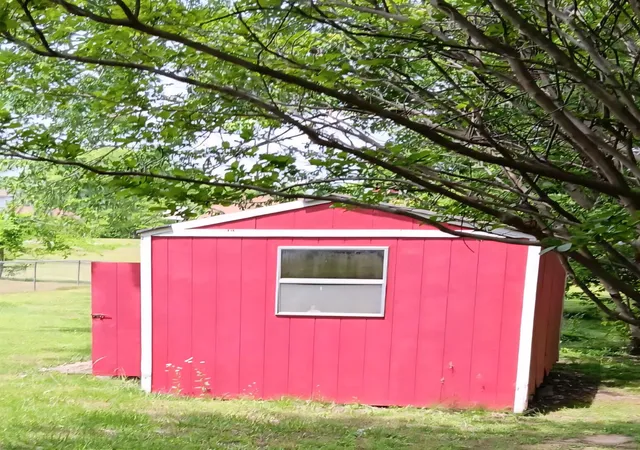 Homes for sale in Benton, KY | 14 Woodland Dr, Benton, KY 42025 | MLS# 26014802